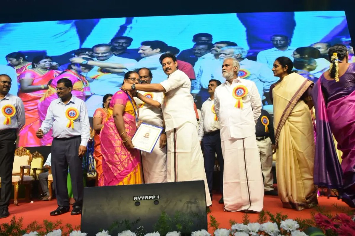 Mano_Padman's tweet photo. I am feeling overwhelming happiness to receive Dr. RADHAKRISHNAN AWARD for the academic year 2021-22 from the Education Department. Thank  you all who wishes me and who honored me🙏 https://t.co/iUdw841DYO