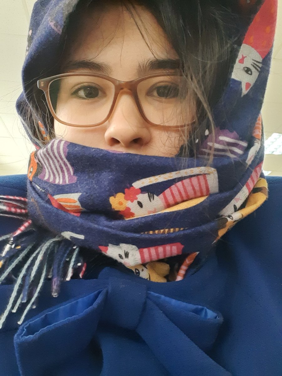 ilyhuta's tweet photo. сегодня в колледже пришлось выживать ибо сегодня впервые пары были в другом корпусе,где пока нет отопления (на третьем фото, лп одолжила мне свою куртку, я до сих пор не понимаю, почему ей не было холодно) https://t.co/FKcfciGlDo