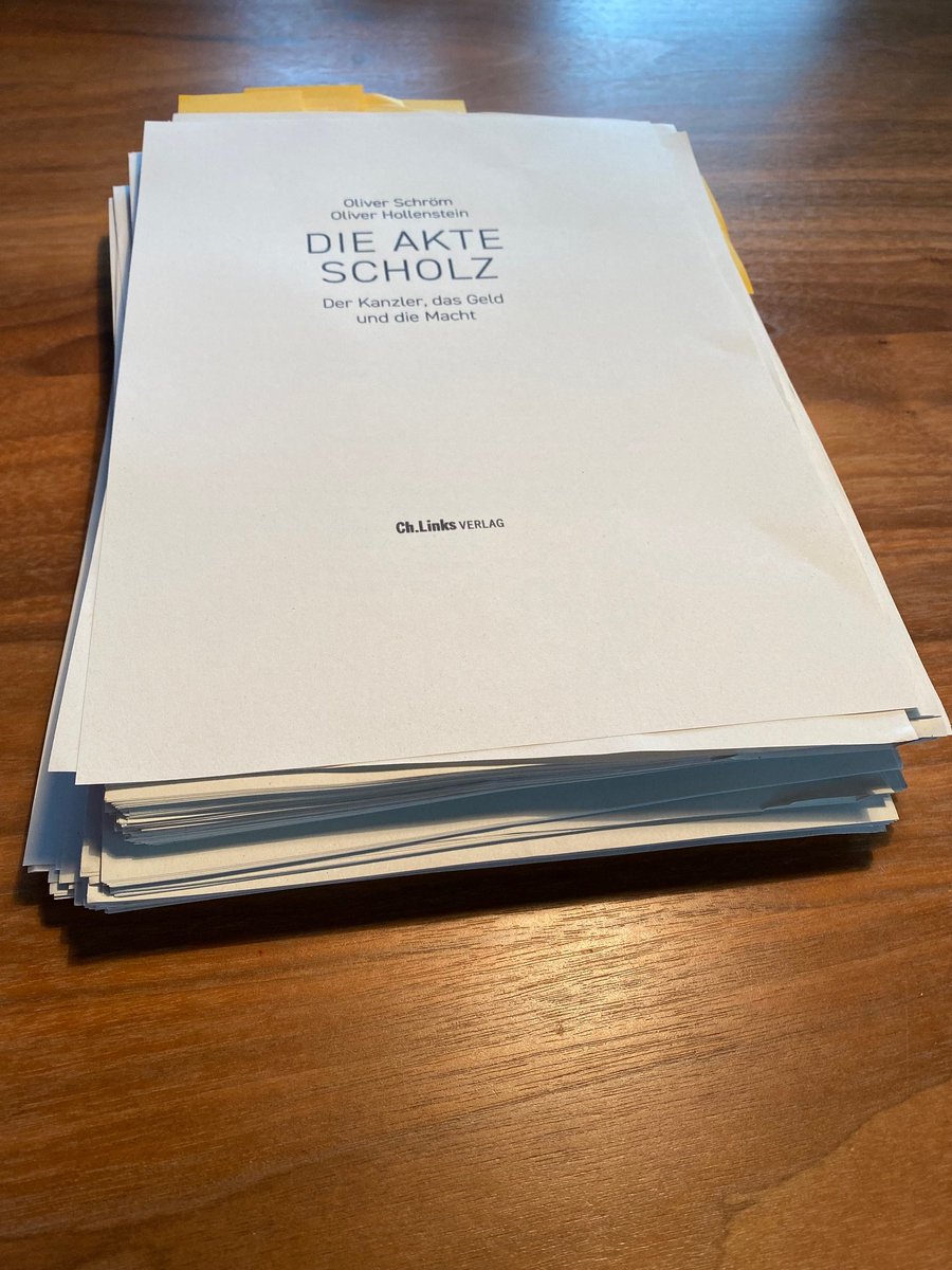 Oliver Schröm (@oliverschroem) on Twitter photo Diese 392 Buchseiten gingen heute in die Druckerei.
Erscheinungsdatum: 11. Oktober. 
Vorbestellung möglich bei der Buchhandlung um die Ecke oder bei einem Onlineversandhaus: amazon.de/Die-Akte-Schol…
#AkteScholz Diese 392 Buchseiten gingen heute in die Druckerei.
Erscheinungsdatum: 11. Oktober. 
Vorbestellung möglich bei der Buchhandlung um die Ecke oder bei einem Onlineversandhaus: amazon.de/Die-Akte-Schol…
#AkteScholz