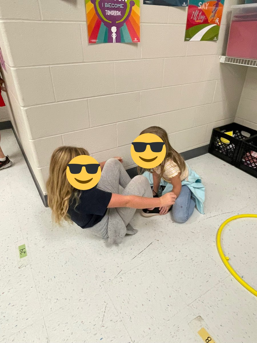 MrsHickersonPE's tweet photo. 3rd grade playing greater than and less than fitness against a partner in wellness. #creeklife https://t.co/Jdvx67GMdZ