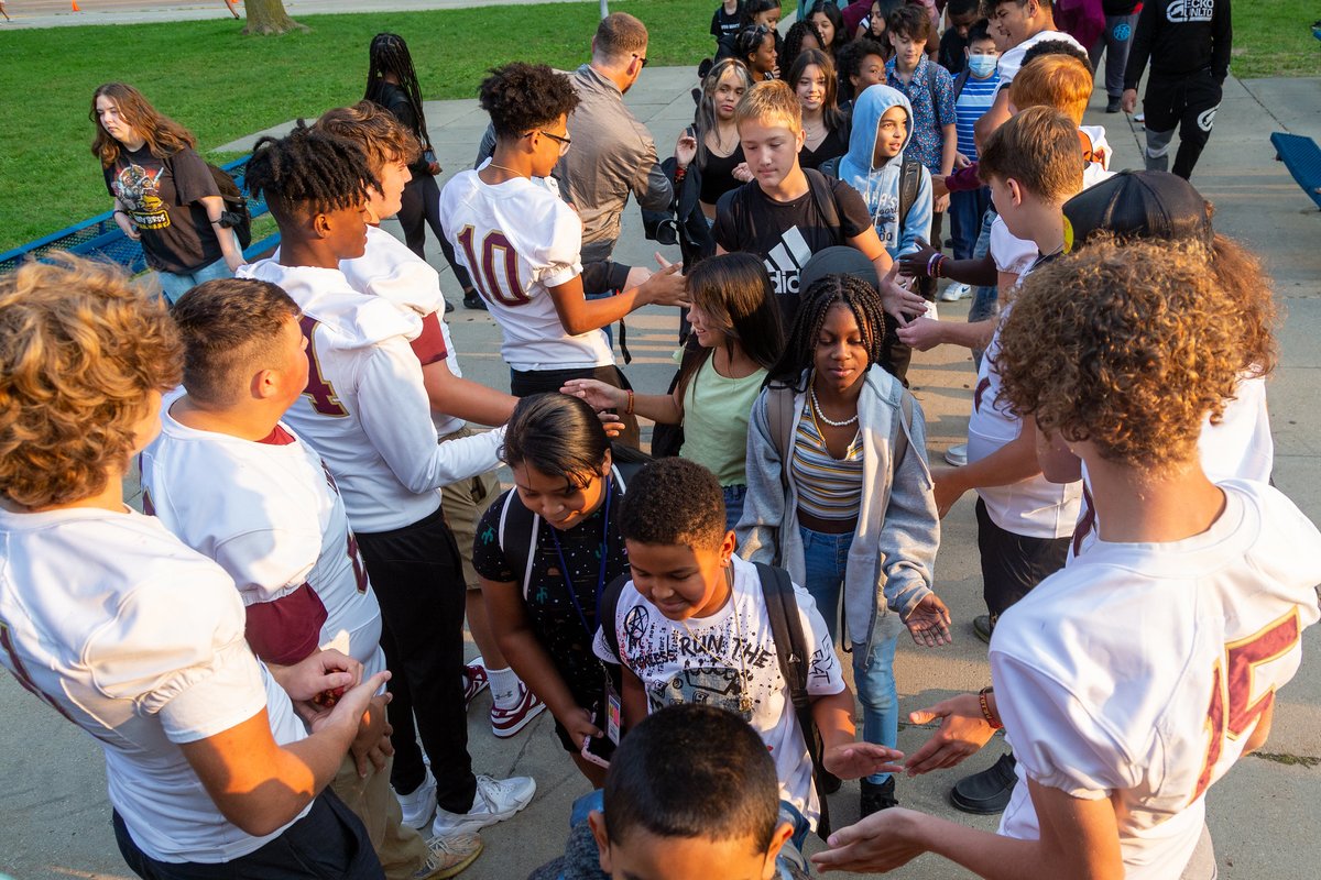 DM Public Schools (@dmschools) on Twitter photo Before tonight's game, <a href="/LHSrails/">Lincoln High School</a> football players were at Weeks Middle School first thing this morning to greet students and give each of the future Rails a team wrist band. See more at flic.kr/s/aHBqjA6usH Before tonight's game, <a href="/LHSrails/">Lincoln High School</a> football players were at Weeks Middle School first thing this morning to greet students and give each of the future Rails a team wrist band. See more at flic.kr/s/aHBqjA6usH