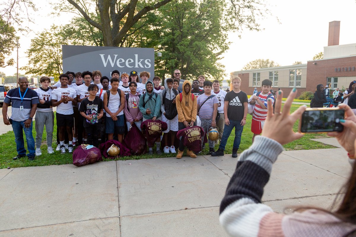 DMschools's tweet image. Before tonight&apos;s game, @LHSrails football players were at Weeks Middle School first thing this morning to greet students and give each of the future Rails a team wrist band. See more at flic.kr/s/aHBqjA6usH