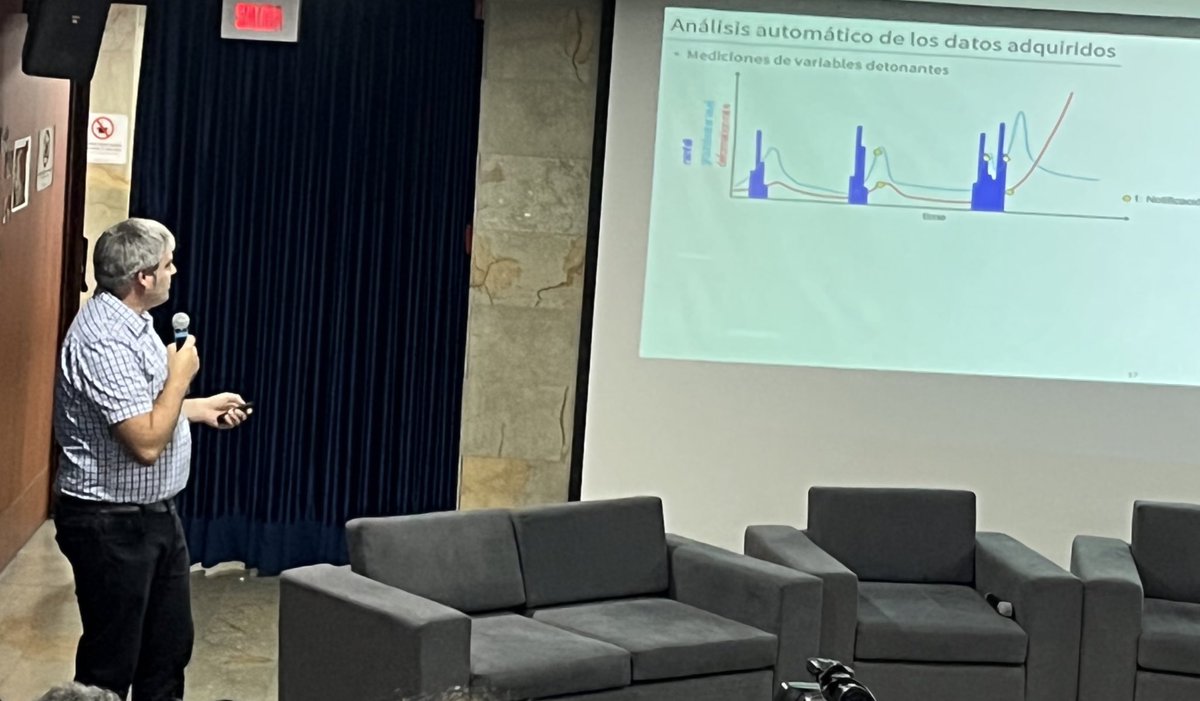 urbam_EAFIT's tweet photo. 1 de cada 10 personas de Medellín se encuentra viviendo en zonas vulnerables a deslizamientos.
El sistema de alertas tempranas #InformRisk puede mejorar la resilencia de 1800 personas que se encuentran en alto riesgo en el barrio Bello Oriente. https://t.co/vljM8idcFB