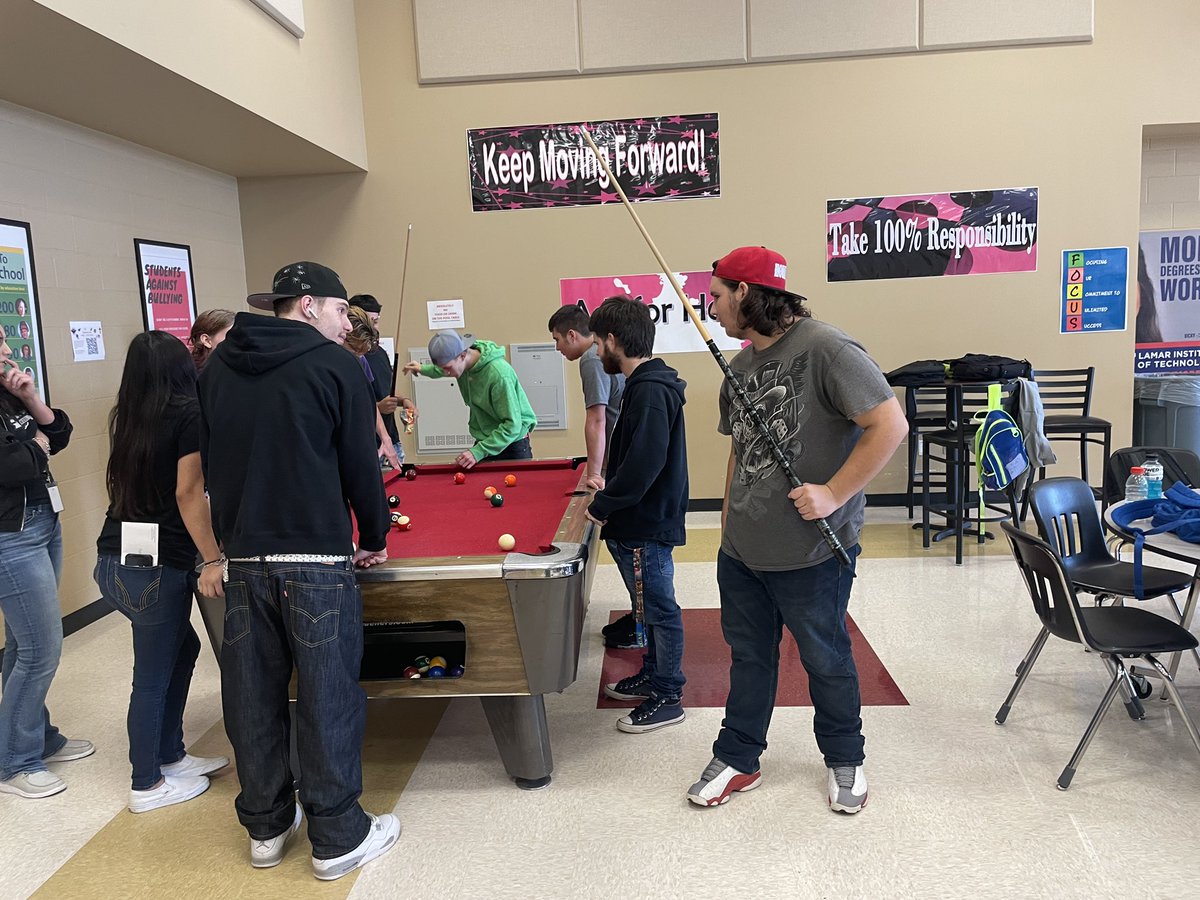 endeavoreagles's tweet photo. Enjoying our activity period with a visit from Baxter @comfort_dogs, playing pool, and D and D with Mr. Rogers. #activityFriday @ChannelviewISD https://t.co/aUwJHLOv2e