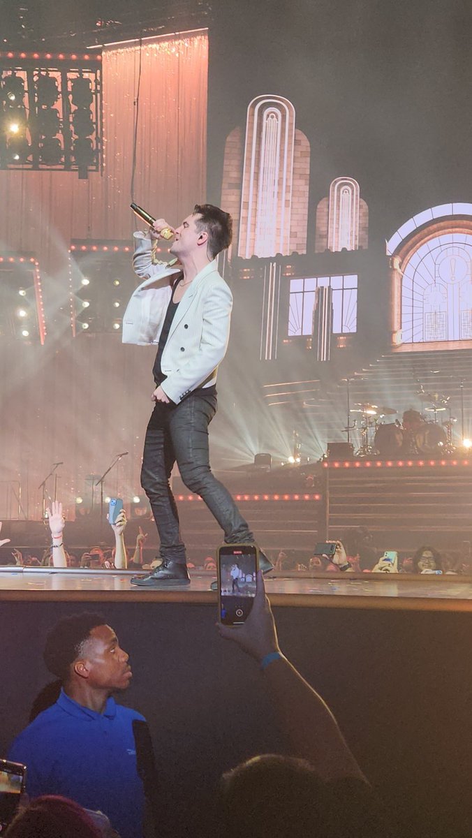 Krsty_Rms's tweet photo. Last night was amazing 🥳🎉❤️

@PanicAtTheDisco @brendonurie
#VivaLasVengeanceTour https://t.co/nUMoEY3GCe