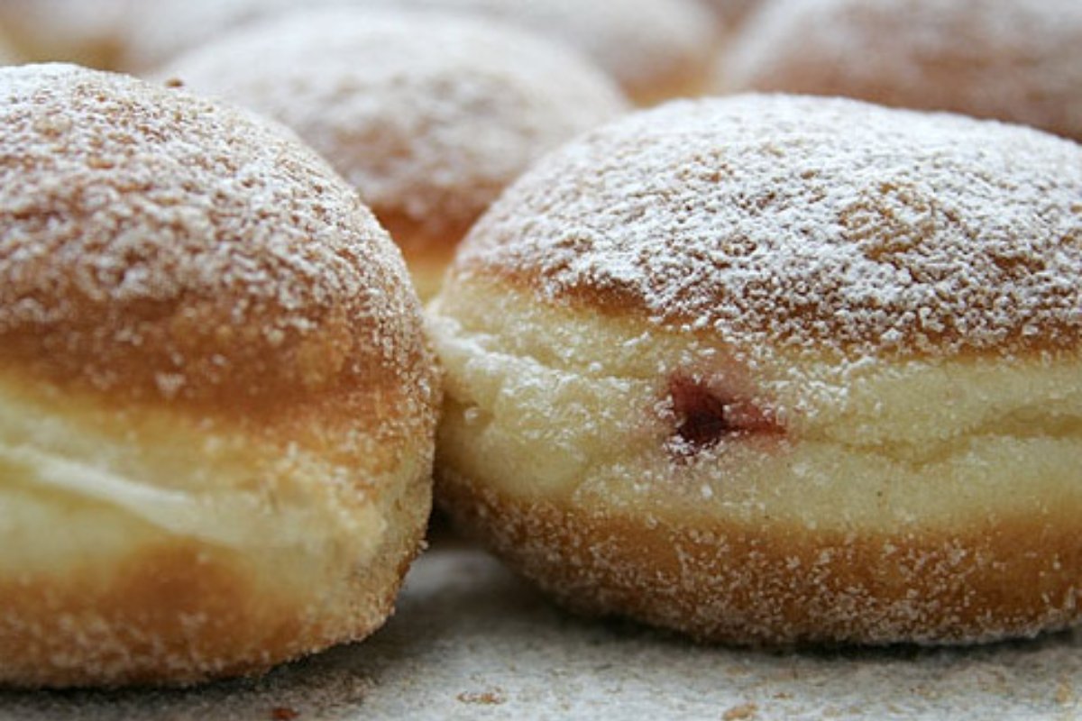 Берлинеры — пончики с джемом.