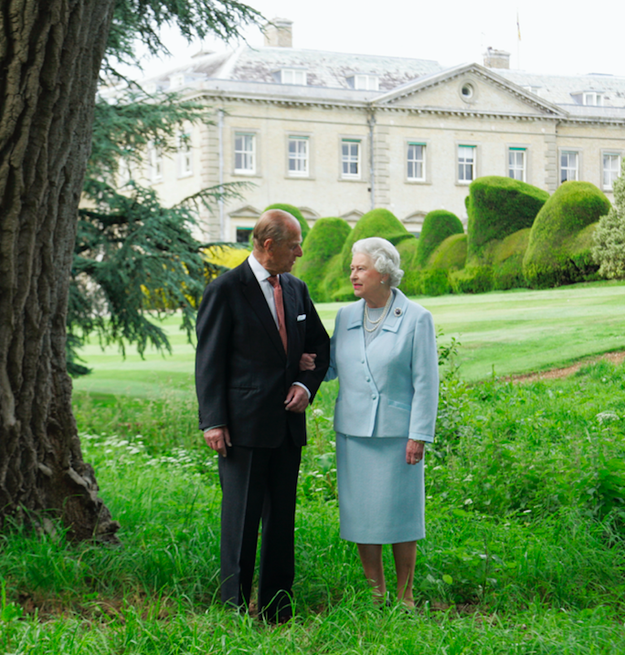 Together again ♡ Rest in peace Your Majesty. trib.al/ueY5EyR