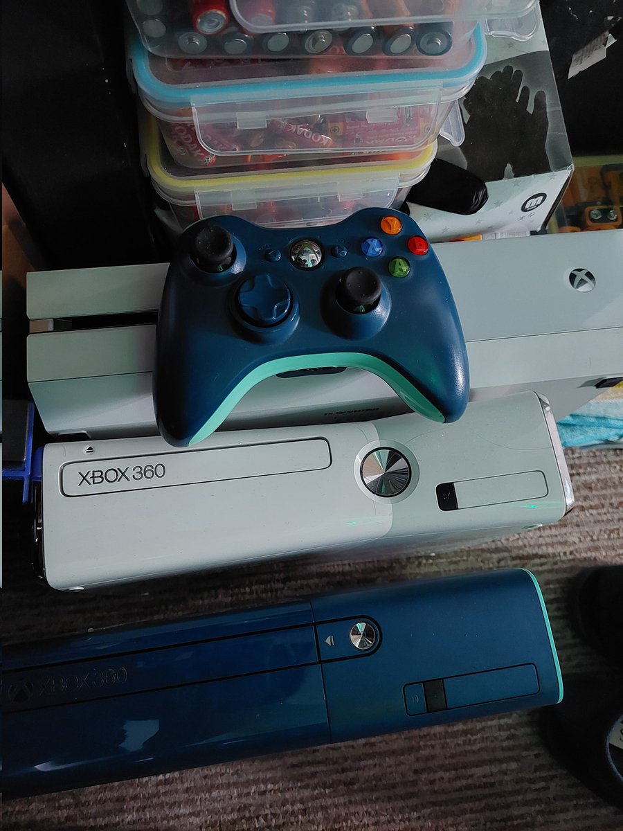 AH_Howesy's tweet photo. 3 More Broken Limited Edition Consoles! 

#Repair #RepairDontReplace #RepairMatters #RepairNation #RightToRepairMovement #Repaired #ifixit #Xbox #Nintendo #Playstation #Apple #Samsung #Microsoft #Sony https://t.co/saeGXfmvn2