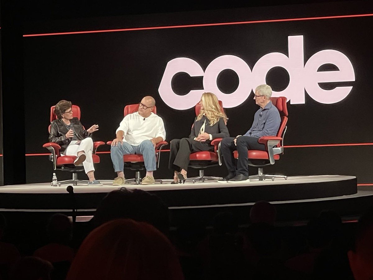 happy_roman's tweet image. Team #Code2022 & @karaswisher can make the world happy in the coming days - releasing video from her interviews with Laurene Powell Jobs, Tim Cook, Jony Ive and the one w/ Pete Buttigieg is on top of my personal wishlist. Waiting patiently.