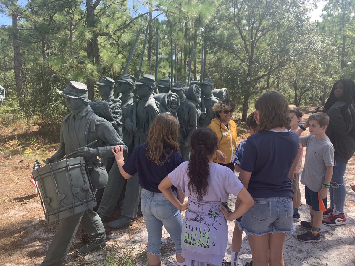 𝗕𝗲𝘃𝗲𝗿𝗹𝘆 𝗟𝗮𝗱𝗱 tweet media