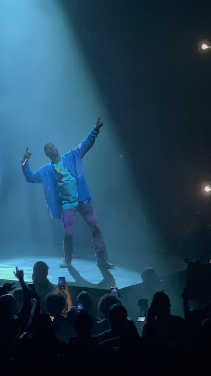 cierra_mas's tweet photo. My life is complete! I saw @KiDCuDi live yesterday and I wanted to cry 🤩🤩 https://t.co/LVhVHtWA3D