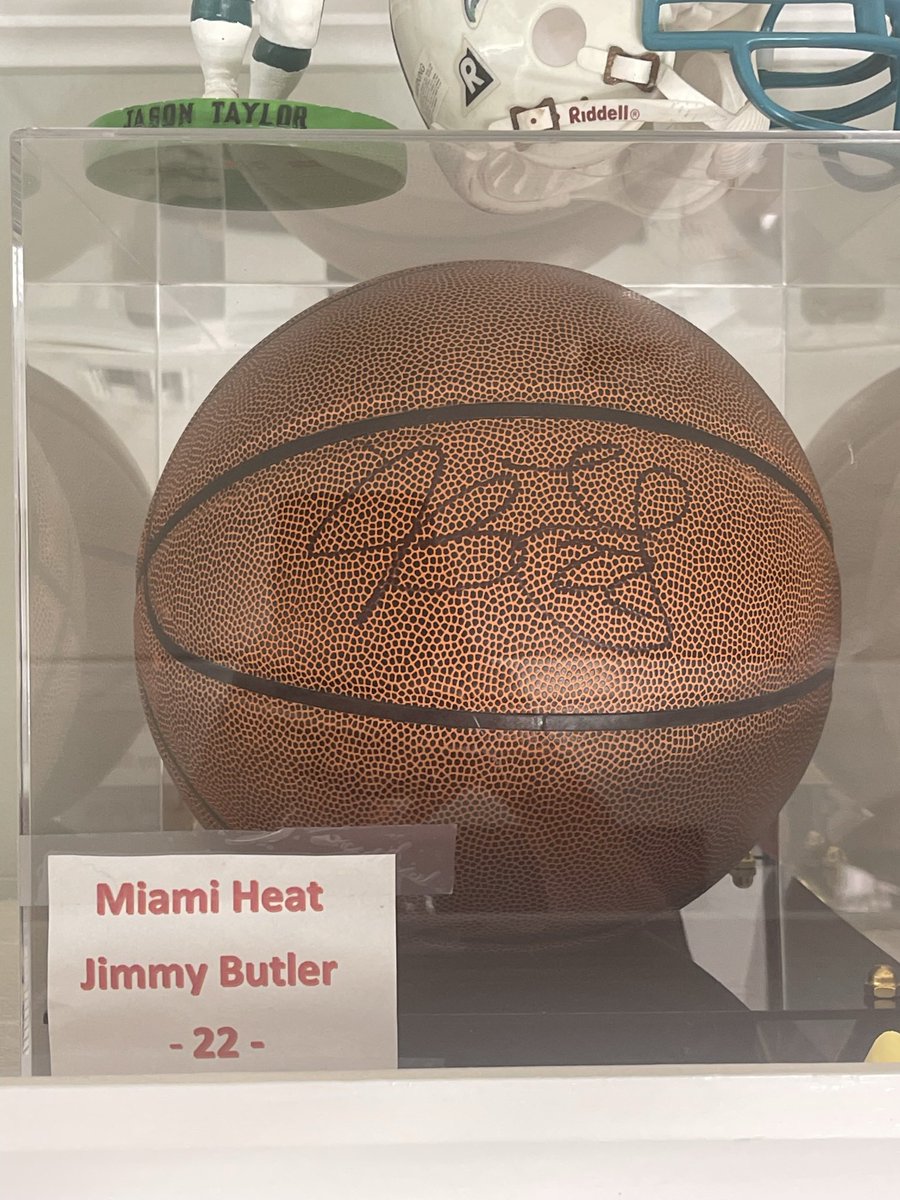 LoudMiamiFan's tweet photo. #MIAMIHeat #HEATfans #HEATNATION #heatculture JIMMY โBUCKETSโ BUTLER autographed Basketball Available! GREAT for your #mancave or #SHESHED #LmFMEMORABILIAFORSALE #HEATMEMORABILIA https://t.co/FoROKWQHyw