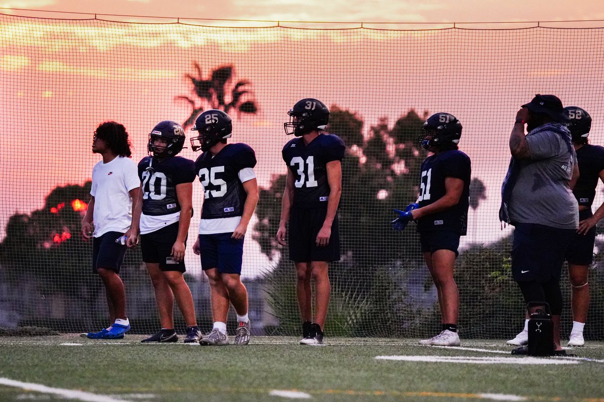 AriannaGrainey's tweet photo. Yesterday's sunset was a dream @CasteelFootball @casteeltdclub @CasteelAthletic https://t.co/33xcSL0mKl
