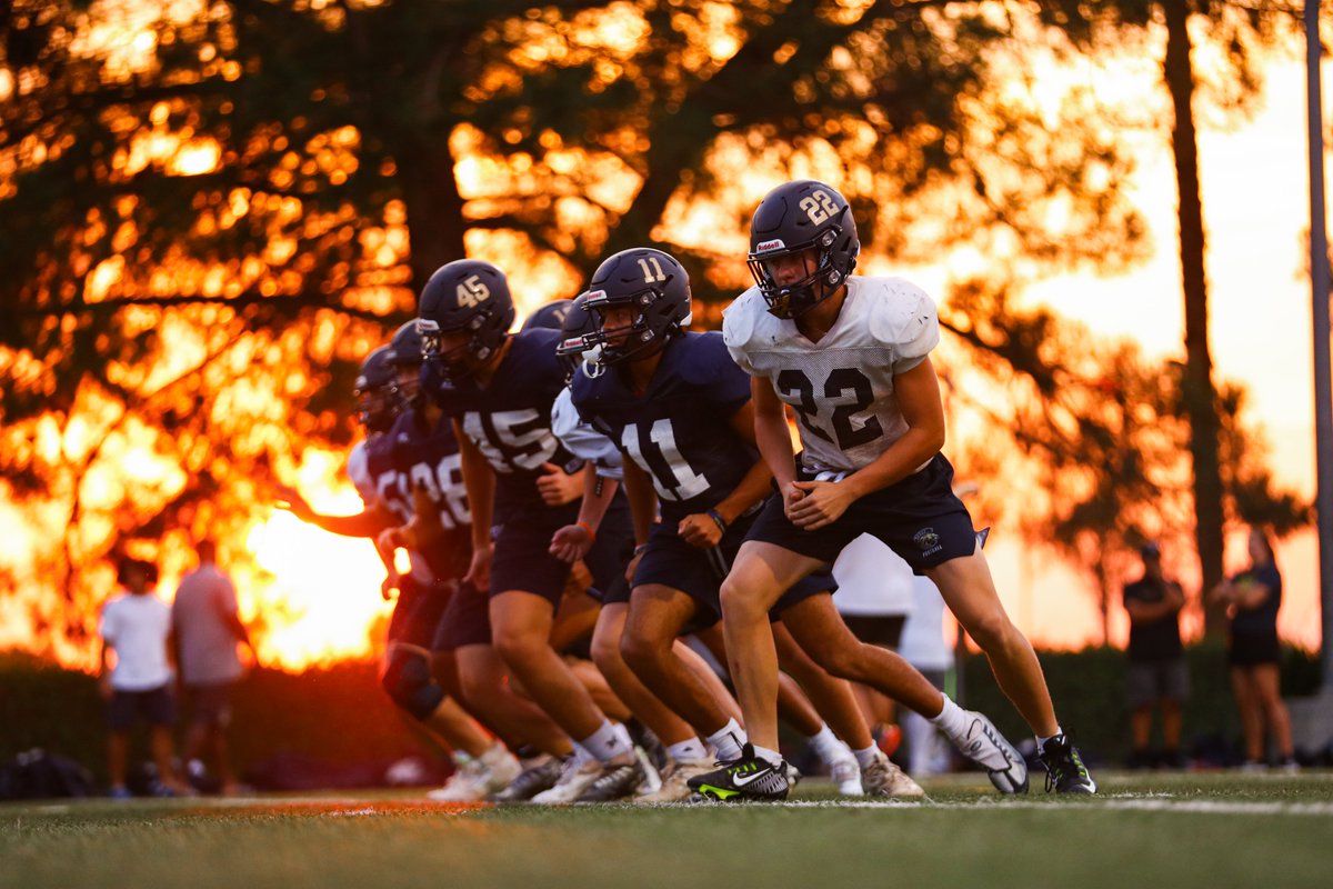 AriannaGrainey's tweet photo. Yesterday's sunset was a dream @CasteelFootball @casteeltdclub @CasteelAthletic https://t.co/33xcSL0mKl