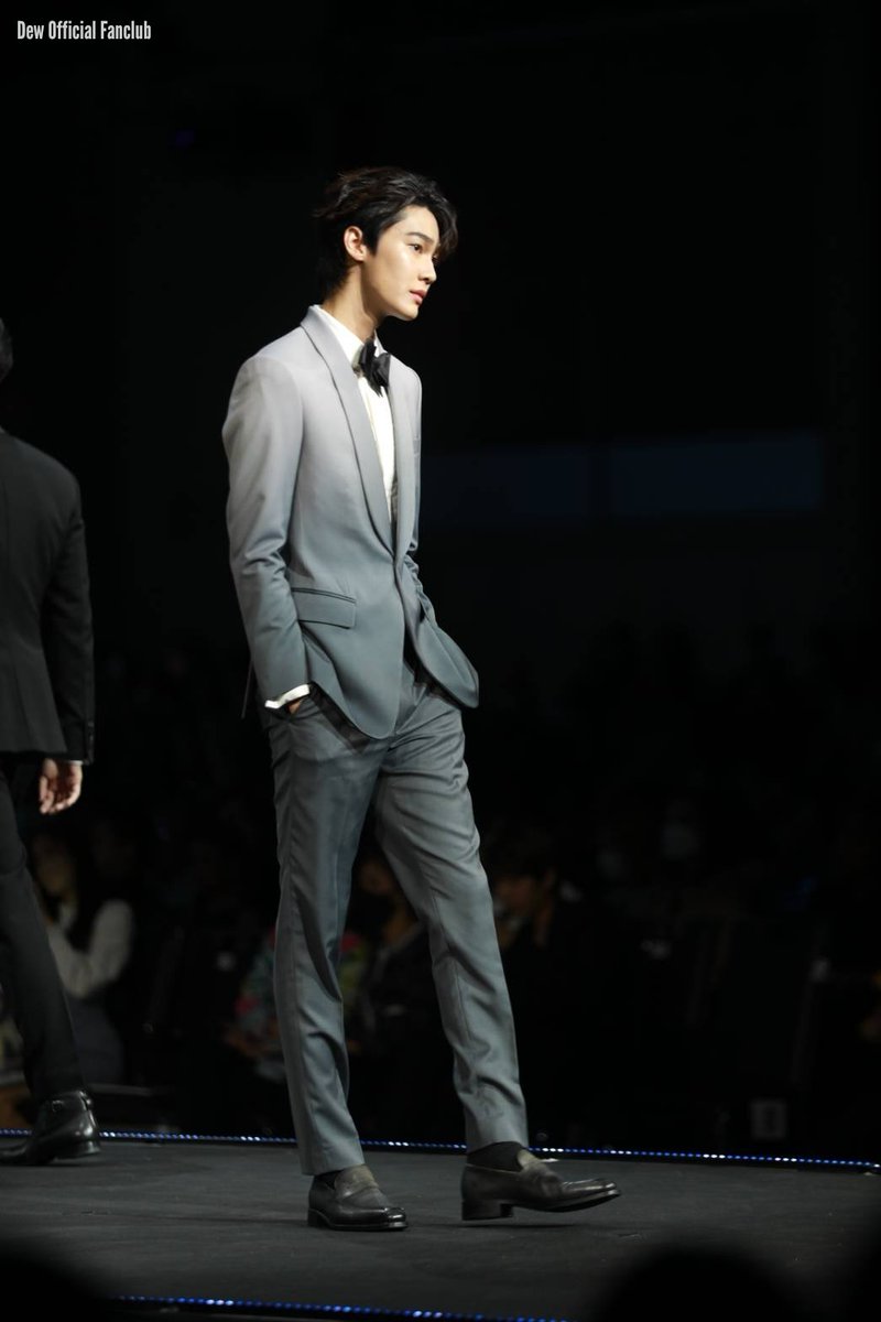 Dewjsu_club's tweet photo. กลับจากงาน #Mchoice2022 กันหรือยัง.... ส่งนายแบบสุดหล่อมาส่งเข้านอนกันนะ ฝันดีค้าบบบ🤎
@dew_jsu
#GoodDewNight
#dew_jsu https://t.co/cRkZmT4cWQ