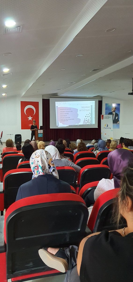 Emine_Demir6's tweet photo. Değerli bir ekibin içinde olmak mutluluk verici.. Keçiören Arge Koordinatörü Emel Şimşek ve okulumuz formatör öğretmeni Ahsen Doğanayın sunumlarıyla ilham verici etwinning ve erasmus günü oldu. @MemKecioren @simsek_emel @AhsenDoganay #asımköksalheryerde
#asimkoksaleverywhere https://t.co/47bixuSR96