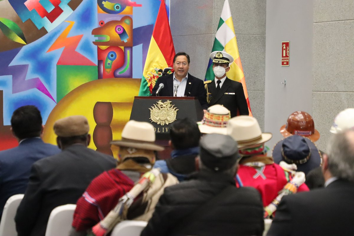 LuchoXBolivia's tweet photo. Hoy es un día histórico para el sistema de pensiones, porque desde ahora las bolivianas y bolivianos que quieran afiliarse y aportar para su jubilación, podrán hacerlo a través de la Gestora Pública, con lo que profundizamos la soberanía en la administración de nuestra economía. https://t.co/jKX7aVDBd3