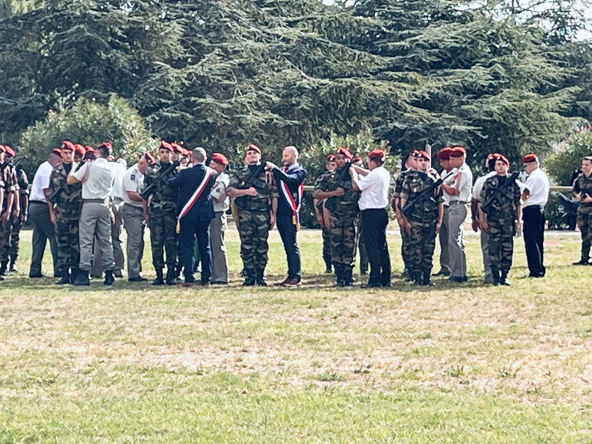 FalconFrederic's tweet photo. Belle rentrée en présence du @3RPIMa
et la confrĂ©rie GĂ©nĂ©ration Geminian Ă lâinitiative du Maire de #Cuxac-dâAude que je remercie.
@3RPIMa a secouru la ville lors des inondations de novembre 1999.Un lien fort sâest installĂ© entre notre rĂ©giment audois et les cuxanais
#Narbonne https://t.co/K3TVfzoXYL