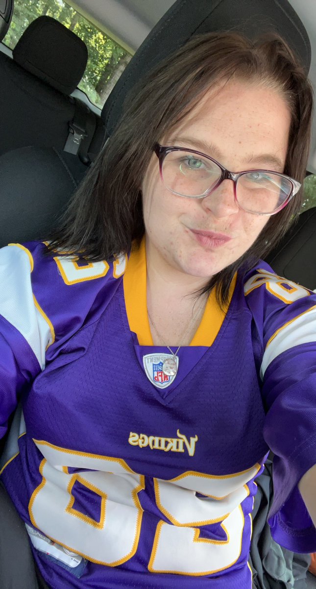 Kaybaby421's tweet photo. Sports day at work today so of course gotta rep my dads team 🤷🏼‍♀️💜 #football #viking #medicalassistant https://t.co/IhztWF1o7x