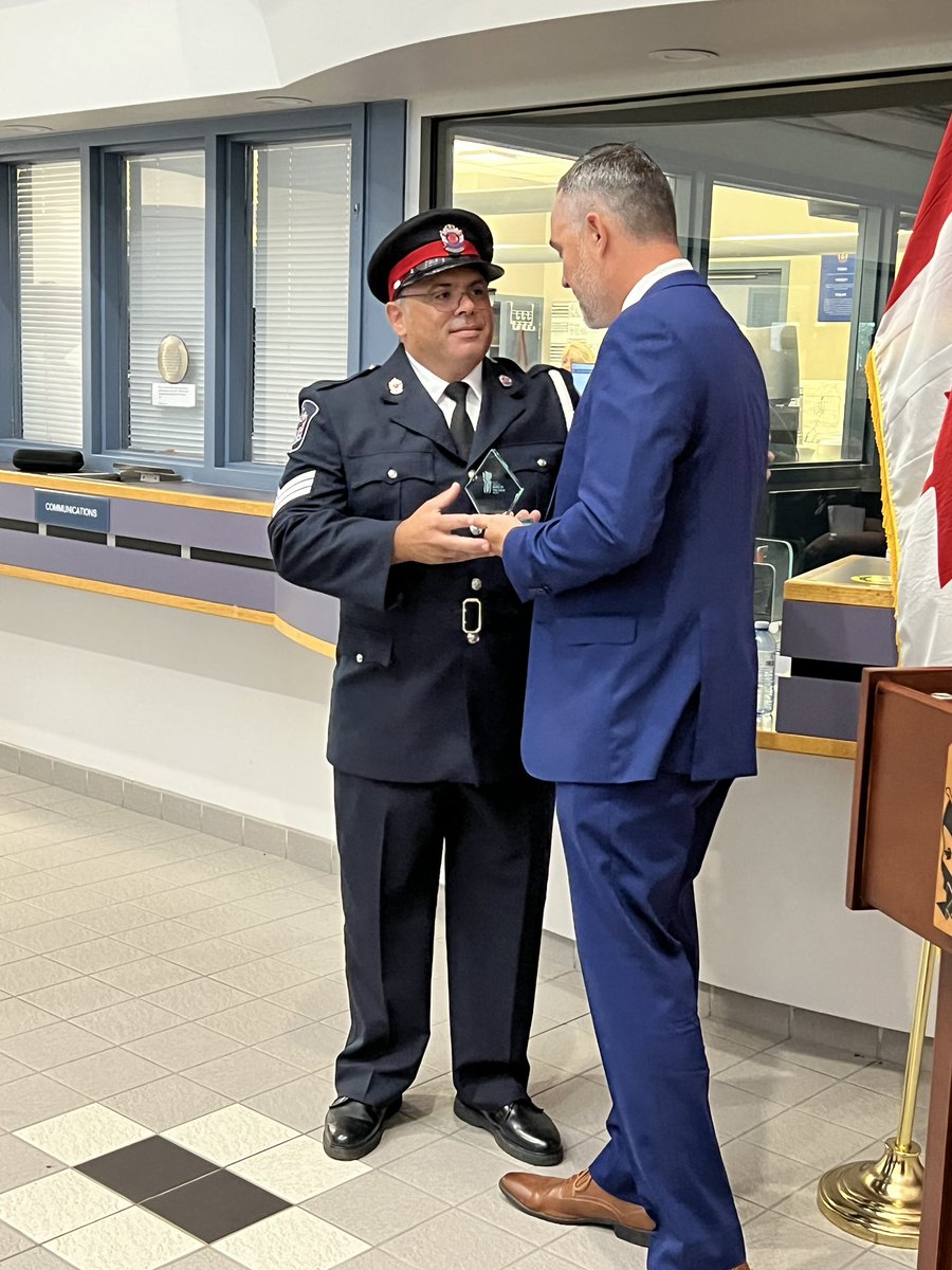 PoliceAssocON's tweet photo. Congratulations to Sgt. Brendan Johnston of the Kawartha Lakes Police Service on receiving his #policehero finalist award in the category of on-duty difference maker, uniform. Helping his police family after a tragic loss is difficult, but heroic. https://t.co/E2Oe248JUm