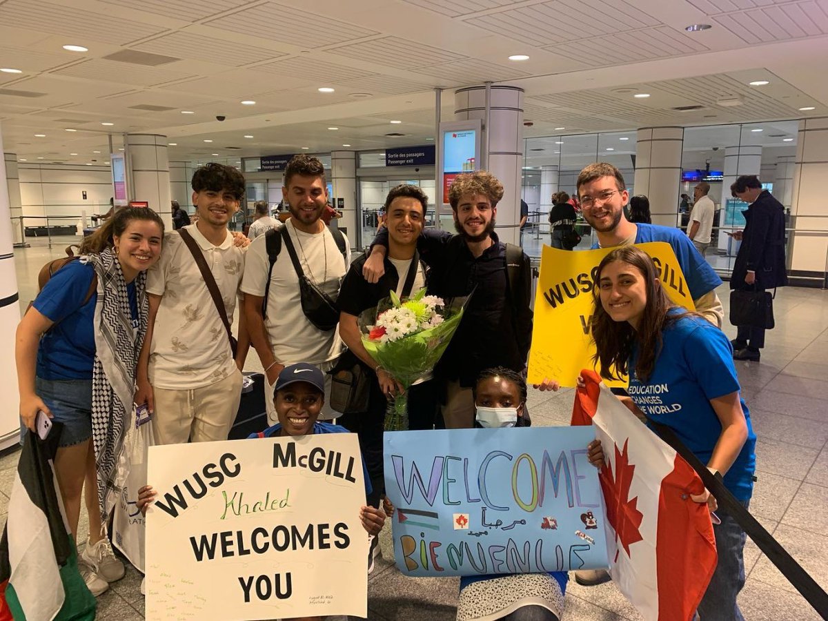 WorldUniService's tweet photo. Members of the WUSC community are welcoming the newest cohort of the #StudentRefugeeProgram! They will be starting classes at post-secondary institutions, including @UofT @uvic & @mcgillu. Here are some of the heartwarming welcomes from airports across Canada. #SRPChangesLives https://t.co/w6bkIay1YP