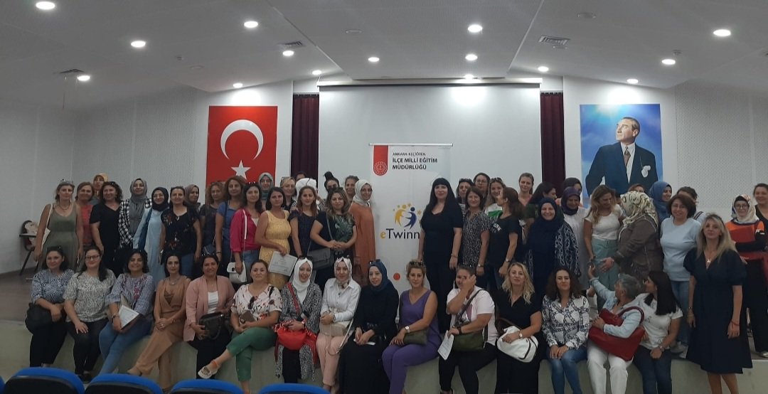 simsek_emel's tweet photo. Bugün Keçiören Milli Eğitim Müdürlüğü 2. eTwinning Çalıştayında şube müdürümüzün de teşrifleriyle deneyimli etwinnerlarımızla fikir istişaresi yaptık @MemAnkara @ankaramemarge @KeciorenMEM @MemKecioren @Osman_KOC18 @M_Ali_ADSAN https://t.co/CzEfD2bSeQ
