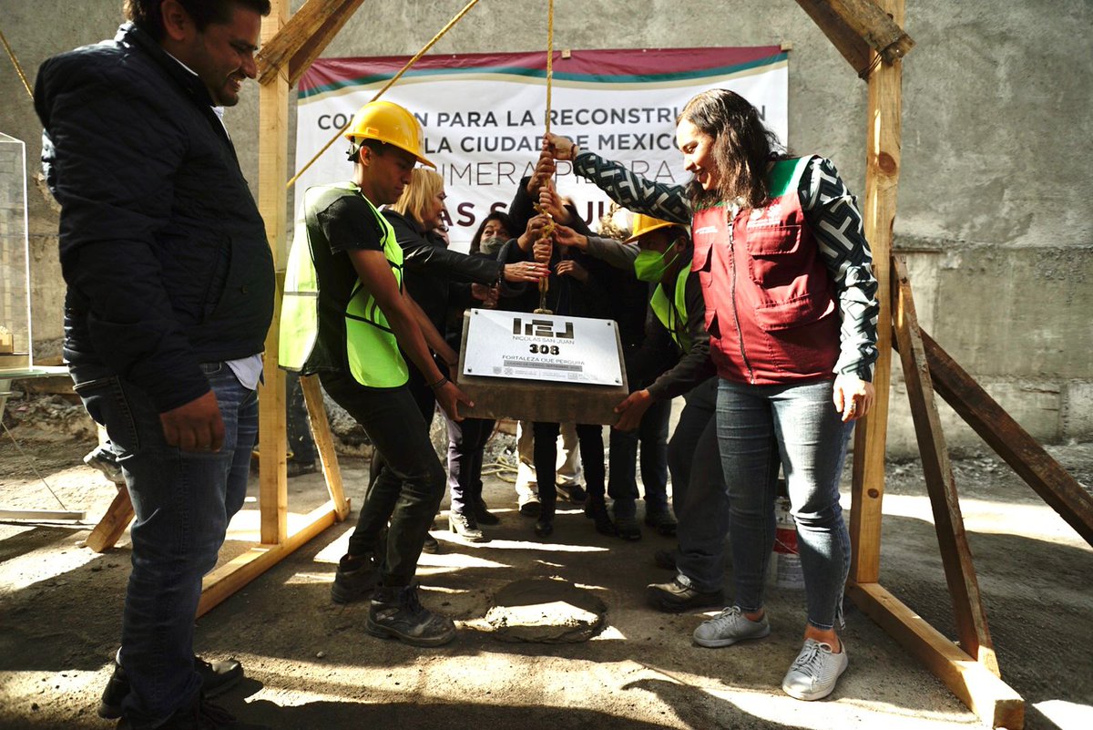 ¡Arrancamos la mañana colocando la primera piedra de Nicolás San Juan 308, #Narvarte, #BenitoJuárez! 👏🏽 

¡La Comisionada <a href="/jabnelym/">Jabnely Maldonado</a> acompañó a l@s vecin@s al inicio de la reconstrucción que beneficiará a 20 familias! ¡La inversión será de poco más de 45 millones de pesos! 👷🏽‍♂️👷🏻‍♀️