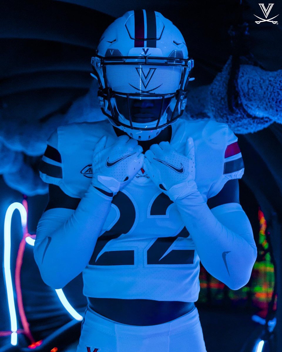 UNISWAG's tweet photo. The icy whites for @UVAFootball 

#uniswag https://t.co/BN4rpY2dqk