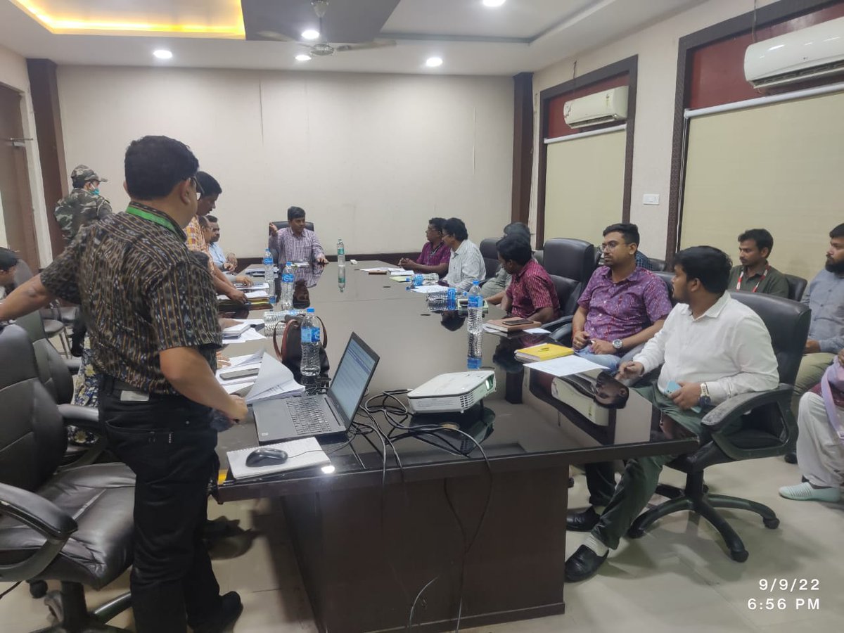 DIPAJHARSUGUDA's tweet photo. District Level APICOL meeting on MKUY proposals was conducted under the chairmanship of District Collector. 

@dipaops https://t.co/0g7KKhXMuu