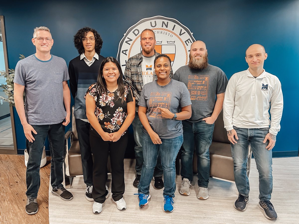 ["𝕙𝕚𝕡","𝕙𝕚𝕡","𝕙𝕠𝕠𝕣𝕒𝕪"] 🎉

All smiles for Code Academy's LAST DAY -- For the past 12 weeks, they have been learning JavaScript, React + more to become our newest #juniordevelopers 👾
