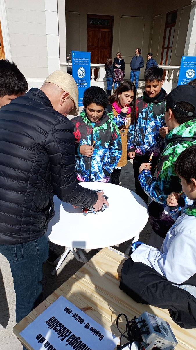 DTE_Region10's tweet photo. En el día de hoy, el Equipo de la Dte Región 10, participa de la Expo-Académica 2023. En #GralLasHeras #clubdetecnologia
#programación #robotica
@ClaudiaBracchi1 @AlbertoSileoni @DTE_BA https://t.co/8RUbgXhEZq