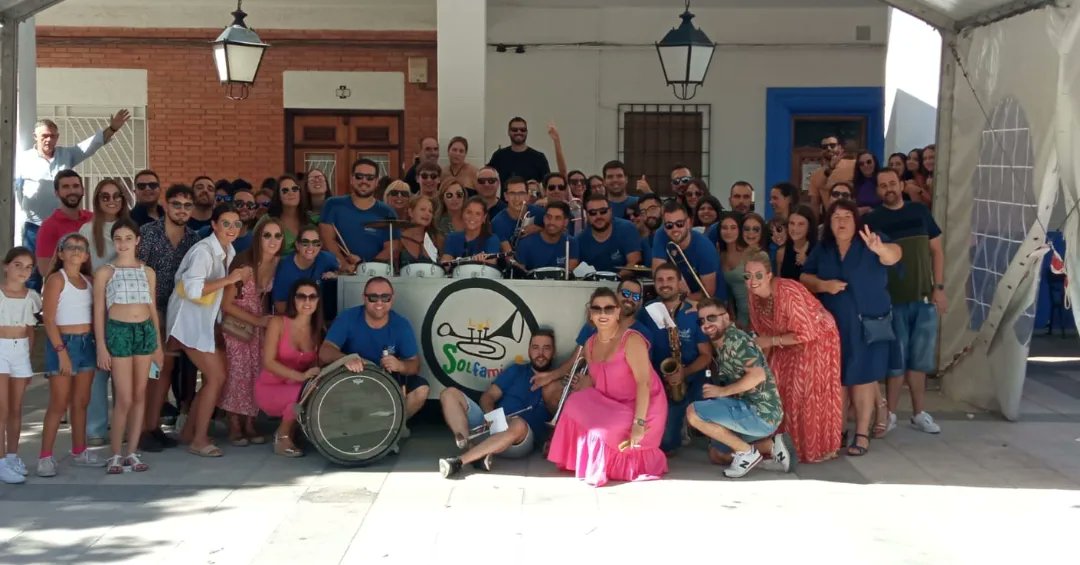 SolfamidasAldea's tweet photo. ¡Siempre es un placer tocar en casa!

Muchas gracias al Ayuntamiento de Aldea del Rey por contrar con nosotros para el vermut pero sobre todo gracias a todos los que nos habéis acompañado 🙌

#CharangaLosSolfamidas https://t.co/pgN3Qh85YM