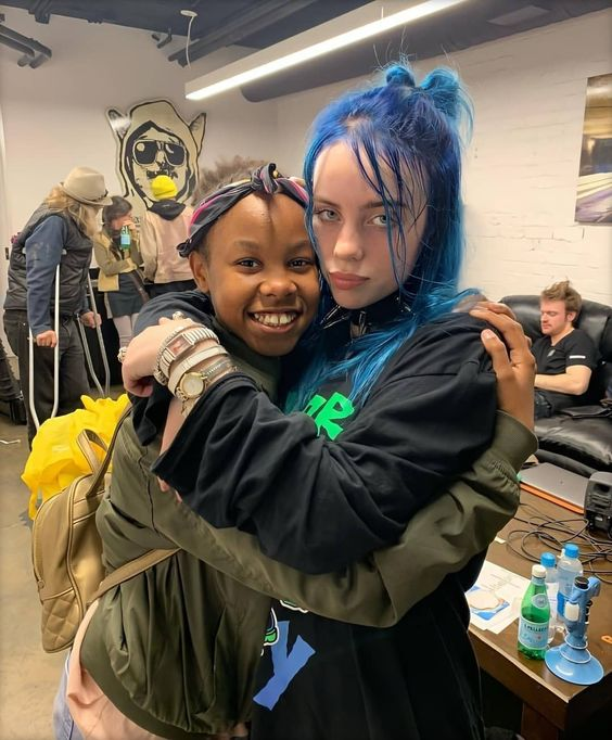 IBESTBLUEH's tweet photo. billie eilish https://t.co/6UIjaM0Ldr