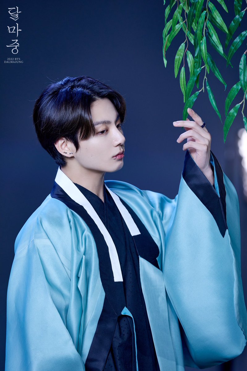zheongguki's tweet photo. 2022 BTS 달마중 - Jungkook Behind Cuts https://t.co/MWobaVdkdM
