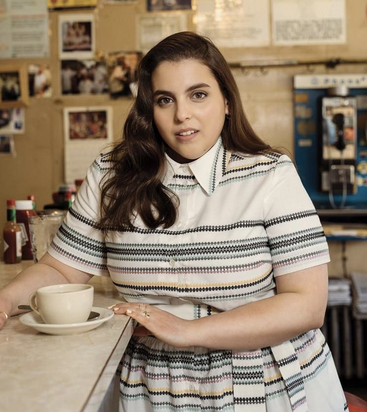 DiscussingFilm on Twitter "Beanie Feldstein has been cast alongside Margaret Qualley and