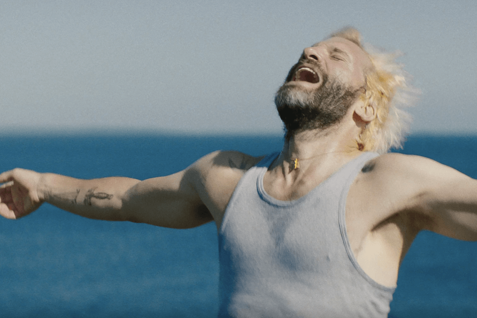 gayit's tweet photo. Queer Lion 2022, trionfa Skin Deep. Premio alla carriera a Sébastien Lifshitz https://t.co/u78io5TjRG #FilmLgbt #FilmLgbtq #MostraDelCinemaDiVenezia #QueerLion https://t.co/CSMGccB7NA