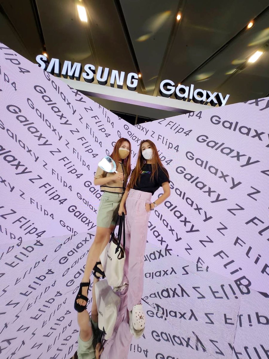StarBW21's tweet photo. เห้ยยย ซัมซุงคือดือ ฉันอยากได้ซัมซุงเพิ่มมมม 🥹 @Amsohappyyy
#GalaxyZFlip4
#FlexEveryAngle
#MchoiceXSamsung https://t.co/LBlay9hIy9