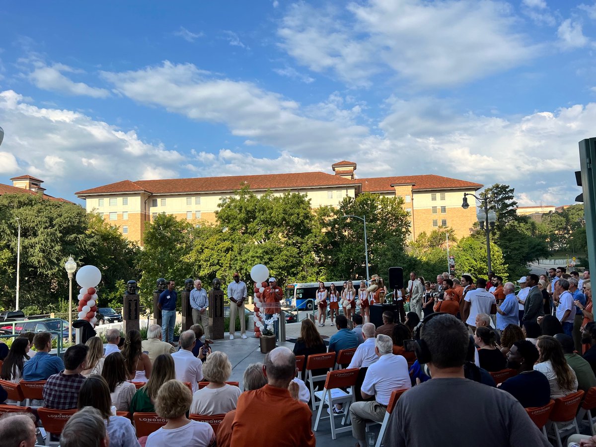 jrayjd's tweet photo. Today, @TexasLonghorns  unveiled the display dedication to the @TexasFootball National Championship teams. Thankful to have my name alongside these great people. Appreciate @VinceYoung10 &amp; @HustonStreet for being there to speak.  Can't forget @_delconte.  He's the man. https://t.co/MdqWNpYXQv