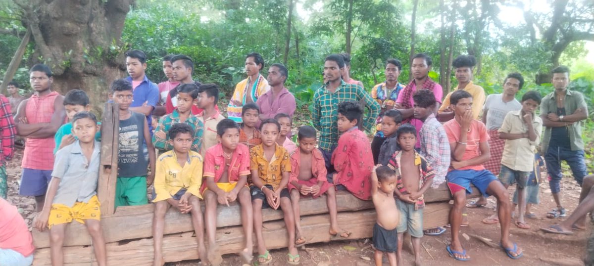 ghasirampanda's tweet photo. This picture I took yesterday in Uskela - 2 village in Lahunipada block of Sundargarh district. Non of these Paudi Bhunya (PVTG) children are going to school! Can we bring them back to school - please have a look @CMO_Odisha @SMEOdisha @DMSundargarh @scstdevdept https://t.co/jYdBHXkaNR