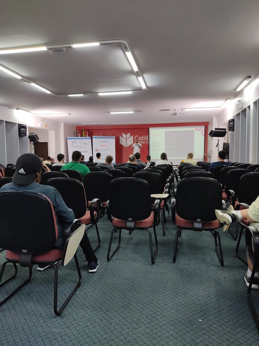 ramiroluz's tweet image. Agora na #PythonSul Tyrone Damasceno falando sobre o orm do Django.