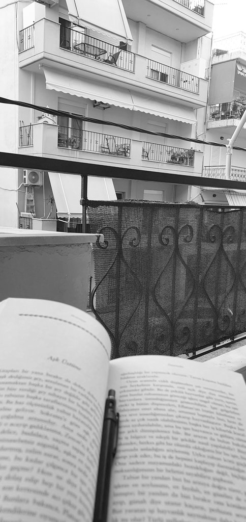 Ruhun derdi içinde ve kaçamaz kendi kendinden.. 
MONTAIGNE / Denemeler  sf:33