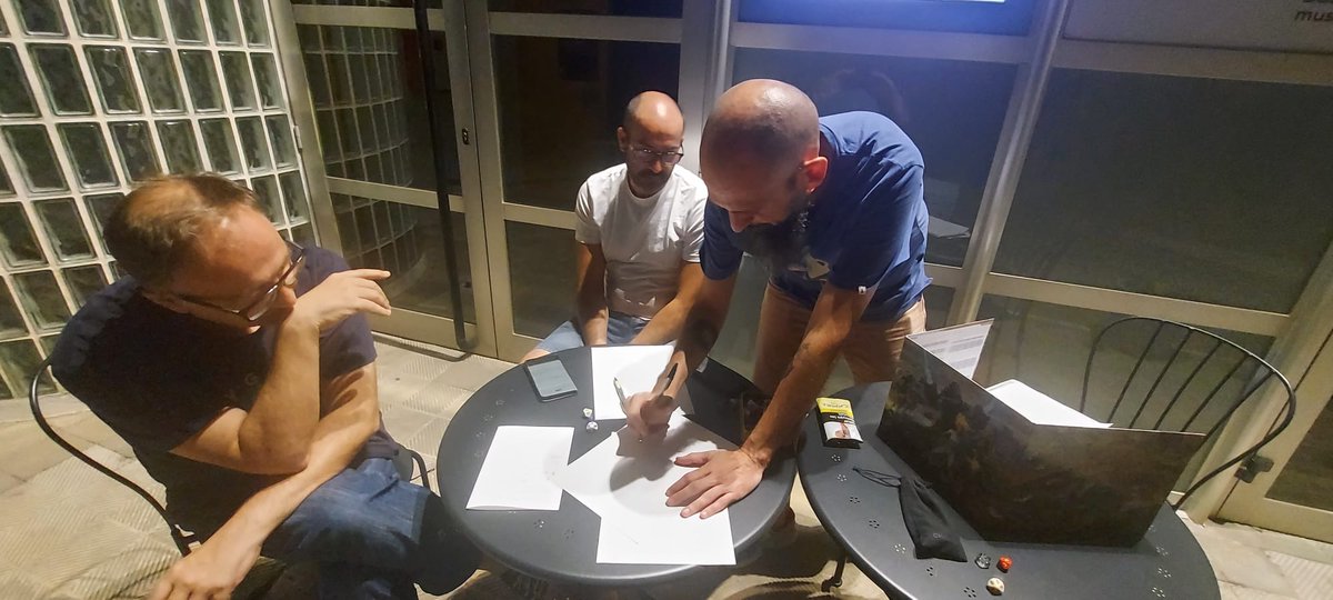 PledeRol's tweet photo. 🎲 Avui juguem a l'aventura MENTES EN BLANCO amb el sistema HITOS ( @Nosolorol)
👪Joc de Rol
#PleDeRol #PleDeRolElMasnou #jocsderol #JocsdeTaula #jocsdemesa #jocsderol #elmasnou #hitos #nosolorol #ElMasnou #CanHumet @elmasnou_cat https://t.co/TMEpYZ57rc
