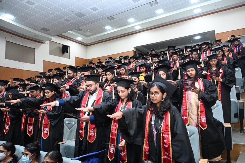 visrane's tweet photo. It was my privilege to attend the graduation ceremony of the batch of 2016 at @GoaGmc in the presence of Dr. Shivanand Bandekar, Shri Y.V.V.J. Rajasekhar, Dr. Jagdish Cacodkar, Dr. Sameer Sardesai and other faculty of GMC. https://t.co/GSaanYrd9V