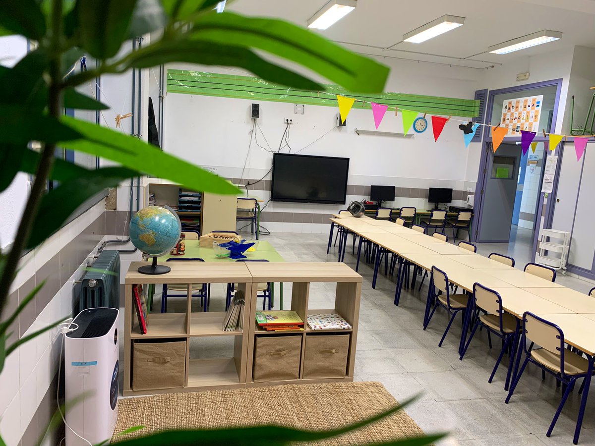 RequenaCanals's tweet photo. Tot preparat per a donar la benvinguda als xiquets i les xiquetes amb qui viatjaré aquests pròxims mesos en 1r de Primària… 
Hui reunió de pares/mares per a exposar com anem a fer-ho i on ells i elles són fonamentals i imprescindibles.
Bon curs!
#CEIPLaSénia
#lAlcúdiaDeCrespins https://t.co/R67cVMseR8