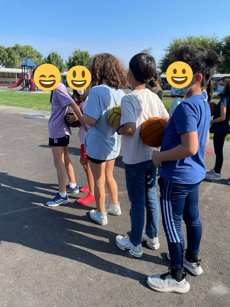 mrschingsclass's tweet photo. Working as a team to become a caterpillar today in PE! https://t.co/8tEcZIBTsJ