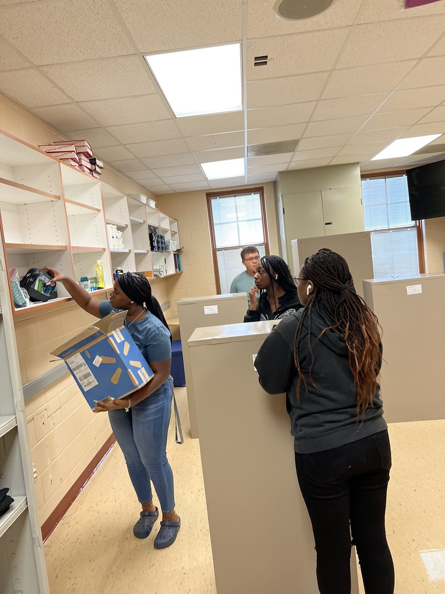 WKCourtneyBass's tweet photo. Our LINK DEN and NHS students collected our 1st week of donations for the Wolf Den Quik Shop, over 300 items just today! #OnePack #HowlAboutIt #BuildingCulture #NHS #LinkDen @wk_timberwolves https://t.co/FYg1d0pmH6