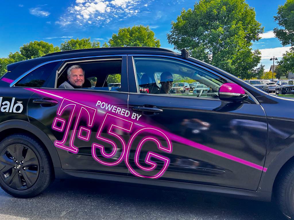 kellykalac's tweet photo. It was really exciting to try @halocar_ out at #mobileff this week. Thanks again @chetansharma for an awesome event! @anandnandak @TMobile @Amdocs #halocar #5g #remotepilot https://t.co/AXOCNbXzKb