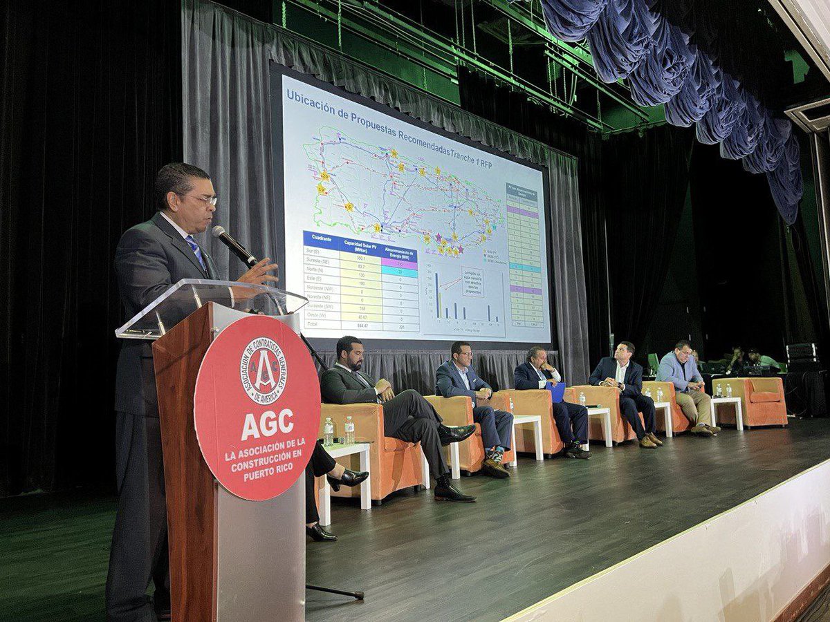 AEEONLINE's tweet photo. Director ejecutivo AEE, Ing. Josué A. Colón Ortiz, junto al Lcdo. Fernado Gil, presidente de su Junta, participaron del Foro de Energía durante la convención de la @AGCPRChapter, donde se habló sobre el progreso del sector energético y se contestaron preguntas sobre el tema. https://t.co/gabidPg4mB