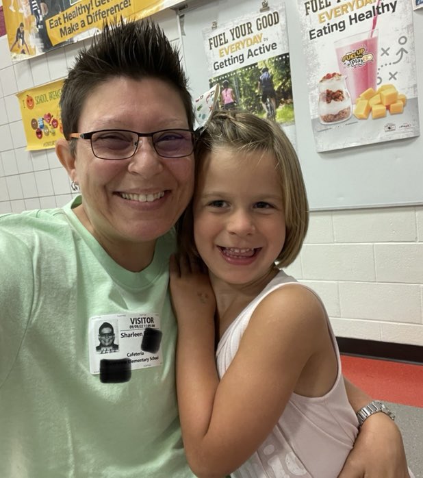 BrudersHooters's tweet image. ❤️ Just had lunch with my daughter at school! I am not full lol but the hot lunch wasn’t bad. #firstgrader #BackToSchool