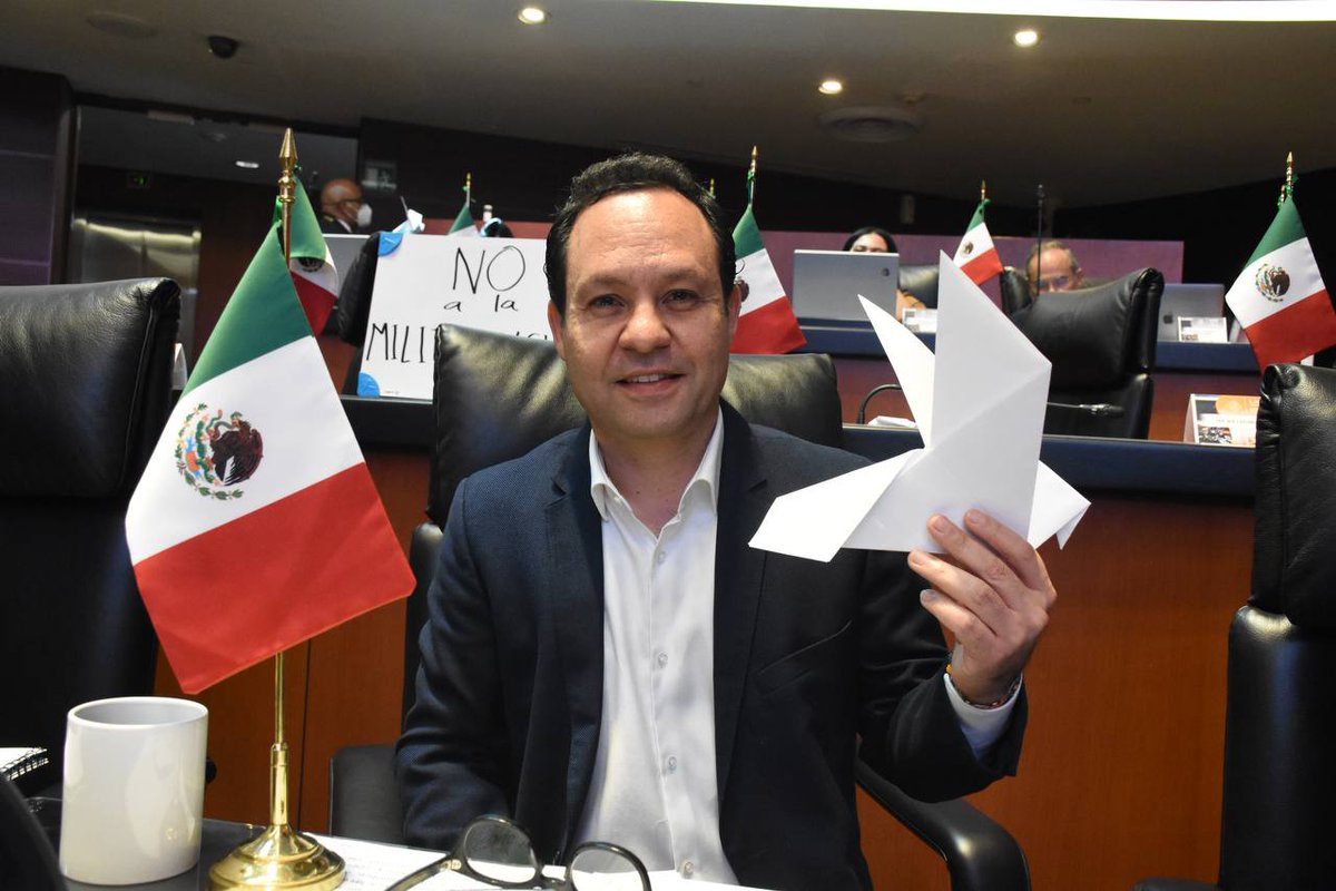 BancadaNaranjaS's tweet photo. El Gobierno federal sigue evadiendo su responsabilidad de cambiar la estrategia de seguridad y construir un México en paz. https://t.co/qJ4GVAVsSl